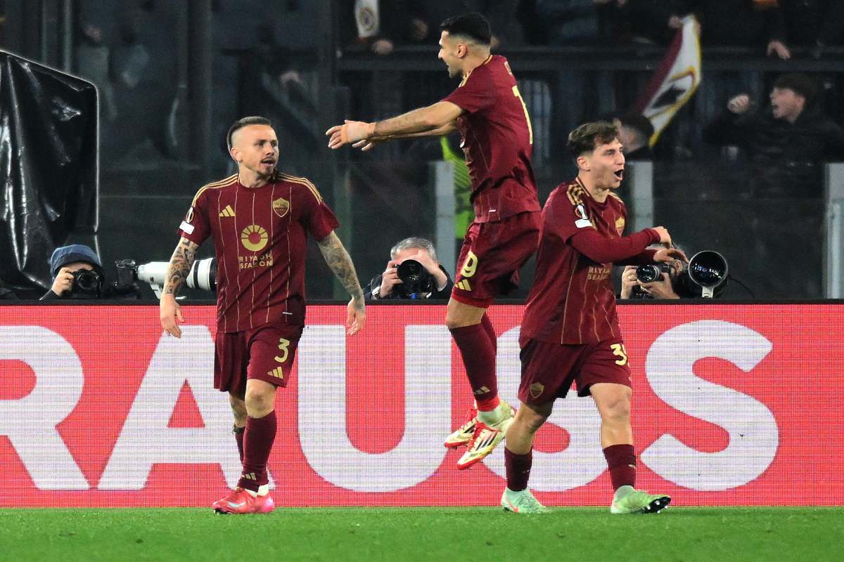 Angeliño, Celik e Baldanzi si abbracciano dopo un gol