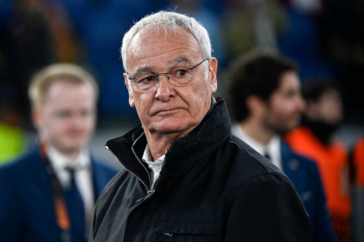 Claudio Ranieri con uno sguardo perplesso.