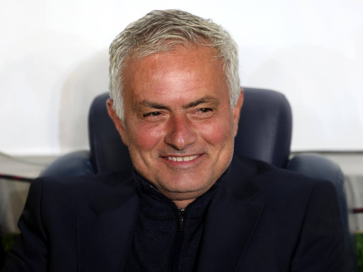 Primo piano di José Mourinho sorridente e soddisfatto