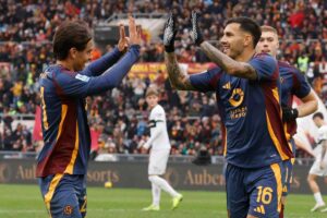 Leandro Paredes e Paulo Dybala esultano dopo un gol
