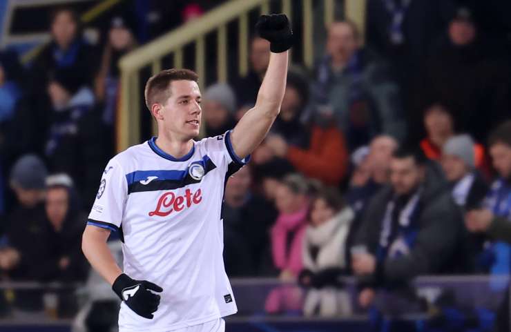 Mario Pasalic esulta dopo un gol