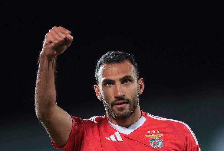 Pavlidis esulta dopo un gol mostrando un pugno destro