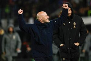 Vincenzo Italiano esulta dopo la vittoria contro il Milan