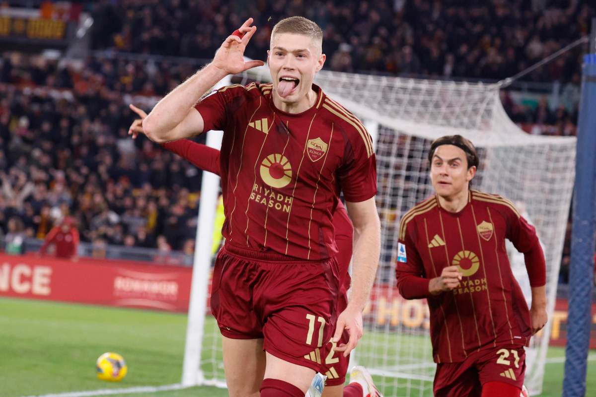 Dovbyk esulta dopo il gol al Como