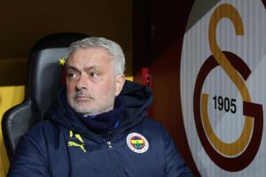 Mourinho sulla panchina del Fenerbahce