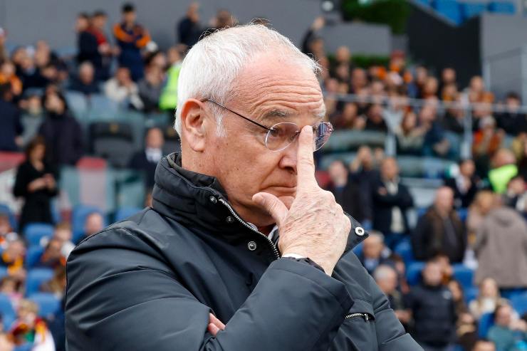 Claudio Ranieri si aggiusta gli occhiali
