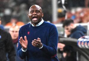 Viera in panchina con il Genoa, durante il match con il Torino