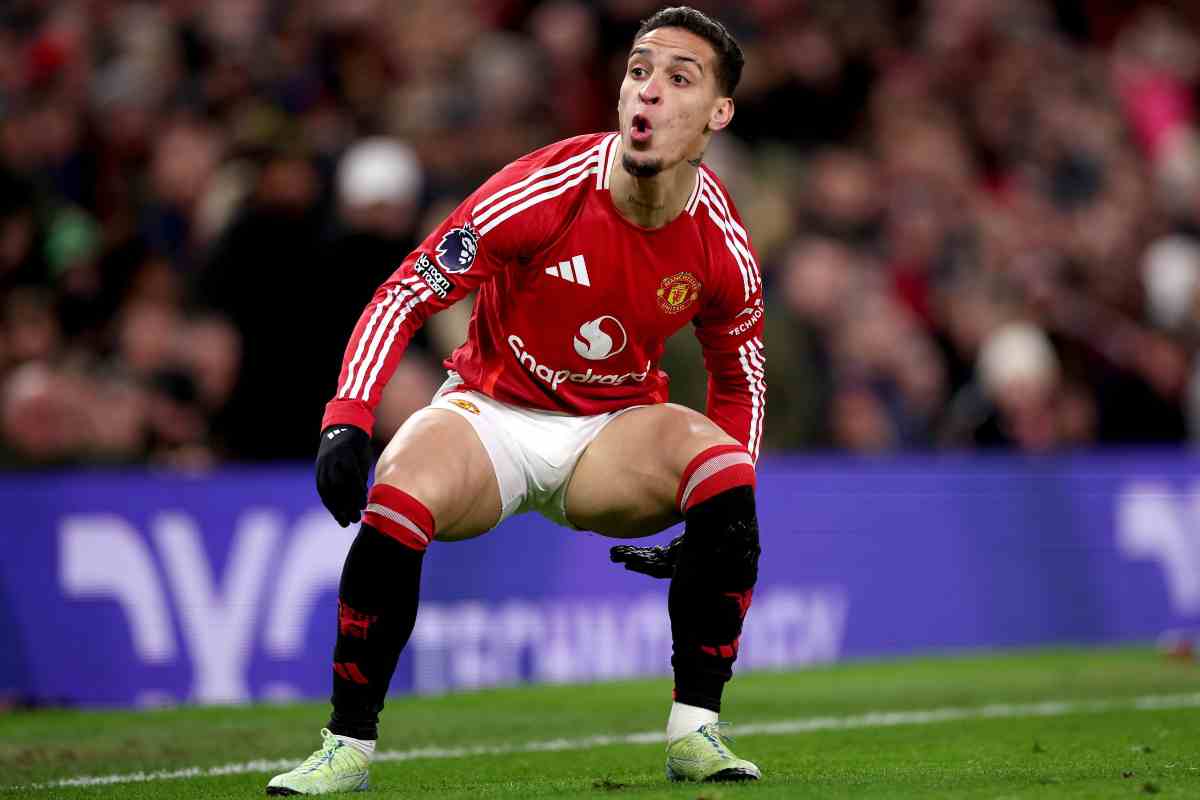 Antony con la maglia dello United