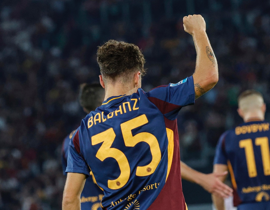 Baldanzi esulta dopo il suo primo gol in giallorosso contro l'Udinese