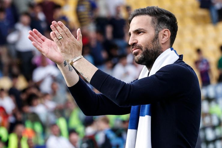 Cesc Fabregas sotto la curva del Como