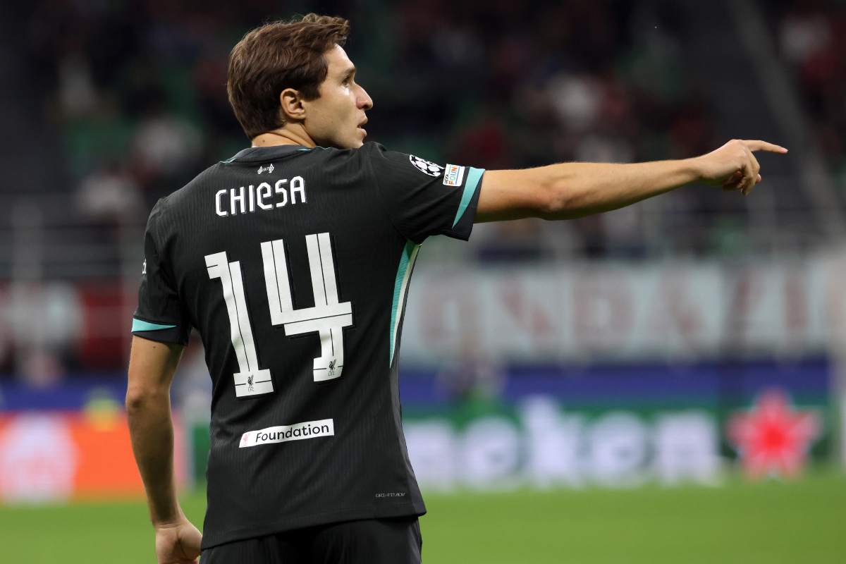 Chiesa con la maglia del Liverpool