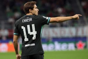Federico Chiesa con la maglia del Liverpool