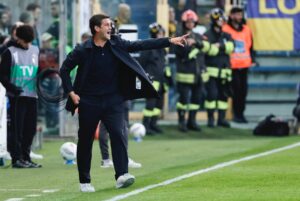 Christian Chivu in panchina con il Parma durante un match di Serie A