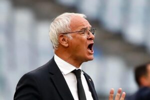 Claudio Ranieri urla ai suoi giocatori