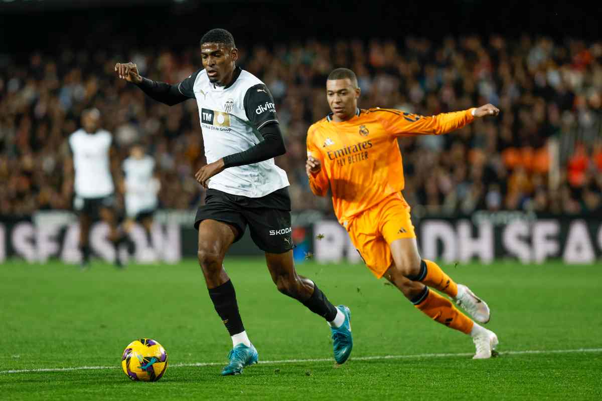 Mosquera con la maglia del Valencia