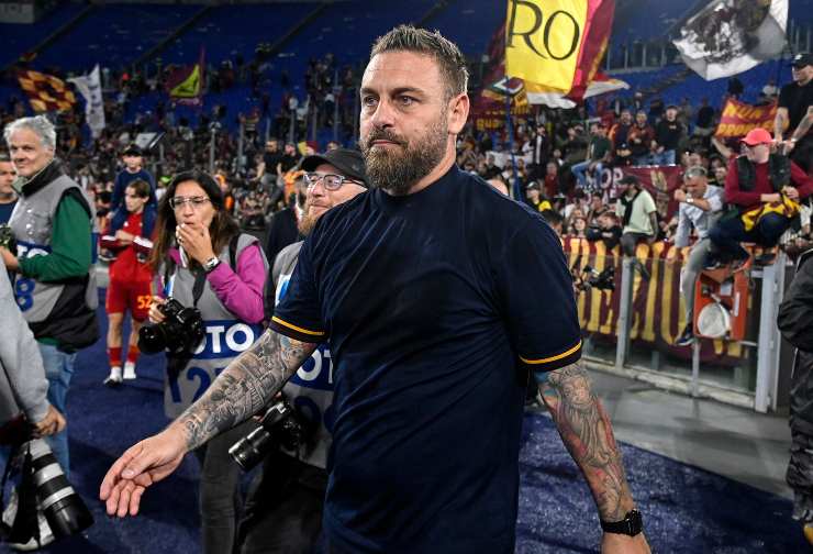Daniele De Rossi sotto la Curva Sud
