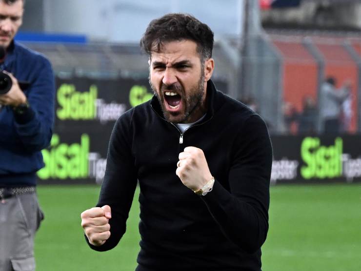 Cesc Fabregas esulta dopo un gol del Como