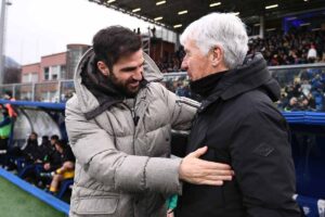 Fabregas e Gasperini si salutano prima del match