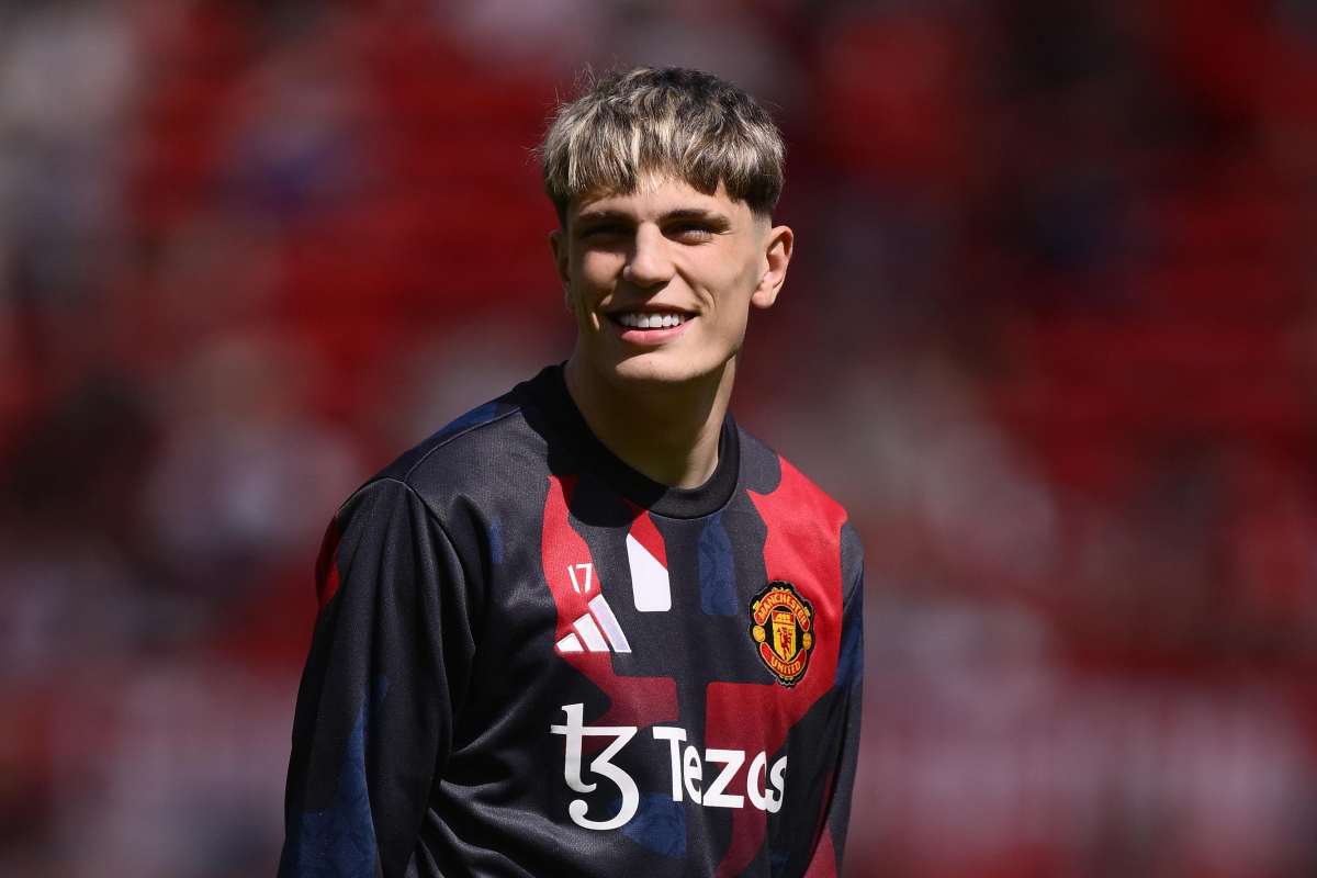 Garnacho sorridente all'Old Trafford