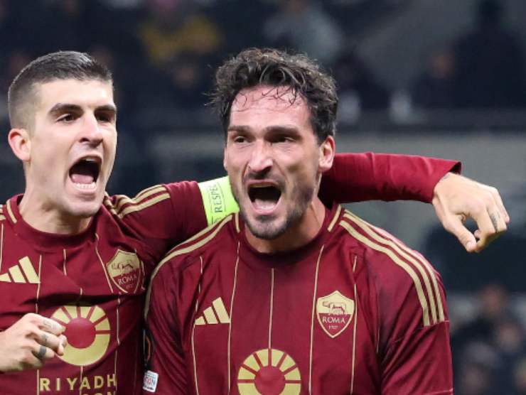 Mats Hummels esulta dopo un gol con la Roma