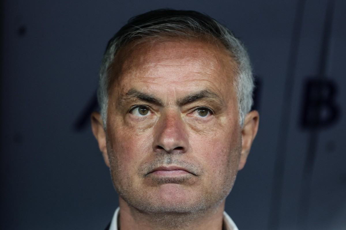 Jose Mourinho sulla panchina del Fenerbahce