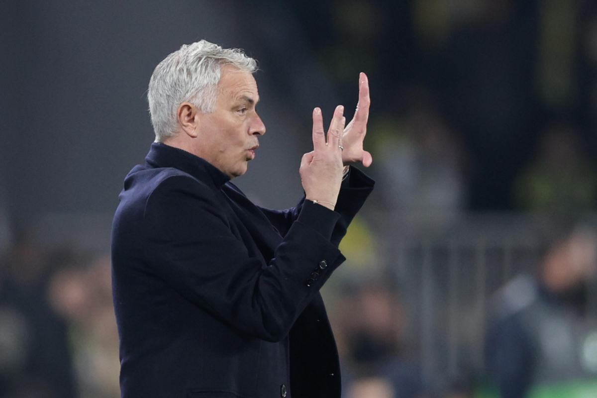 Mourinho sulla panchina del Fenerbahce