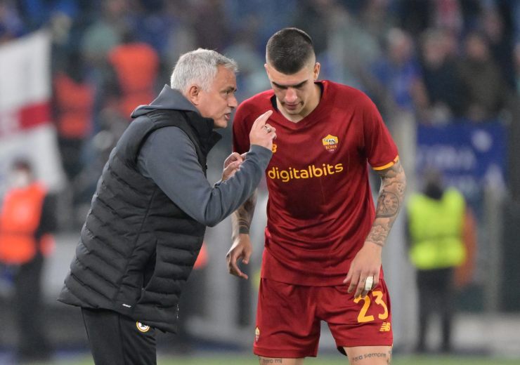 Mourinho e Mancini nella semifinale di Conference nel 2022
