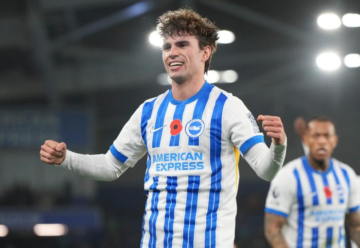 Matt O'Riley esulta dopo un gol