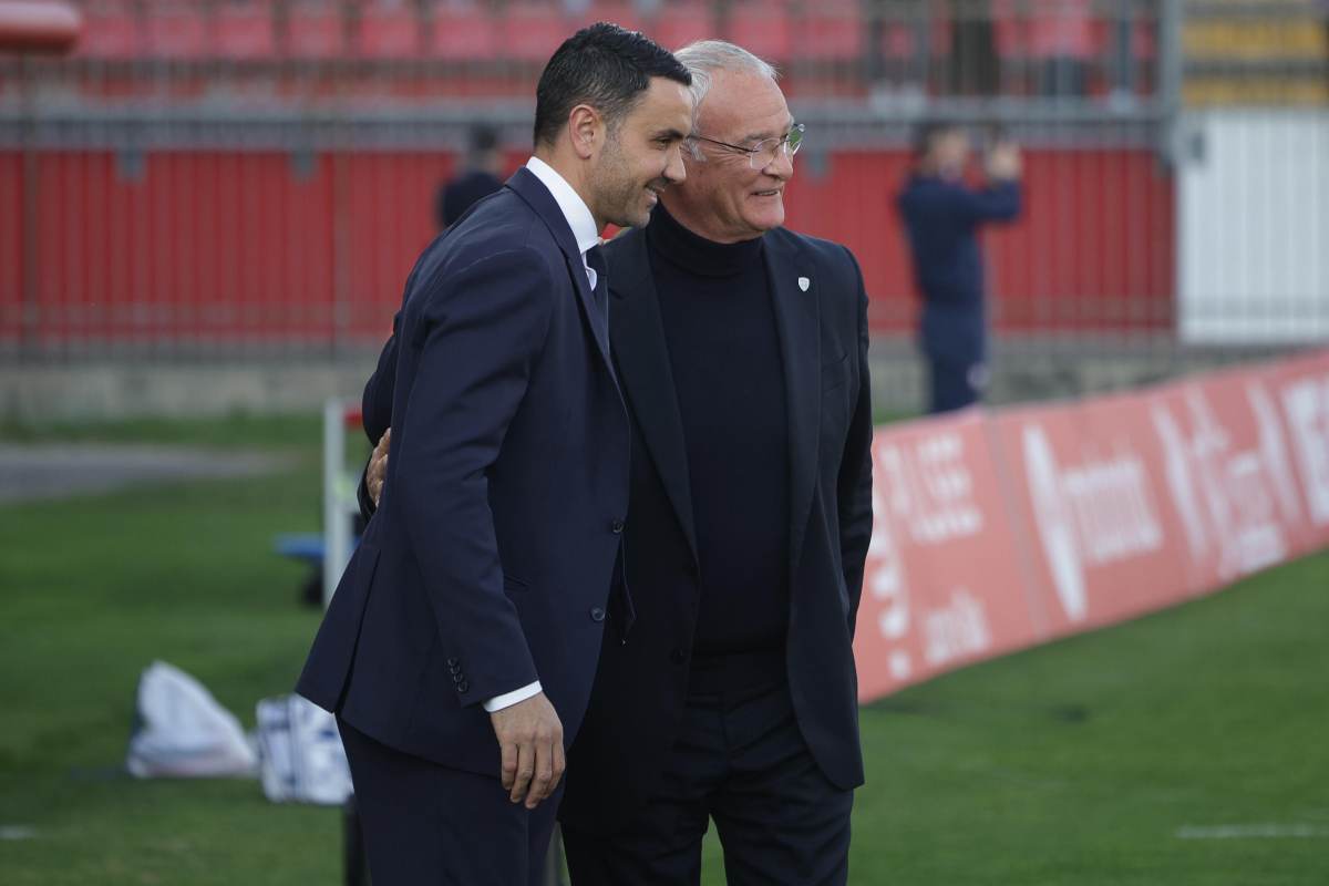 Palladino e Ranieri si abbracciano per la foto a bordocampo