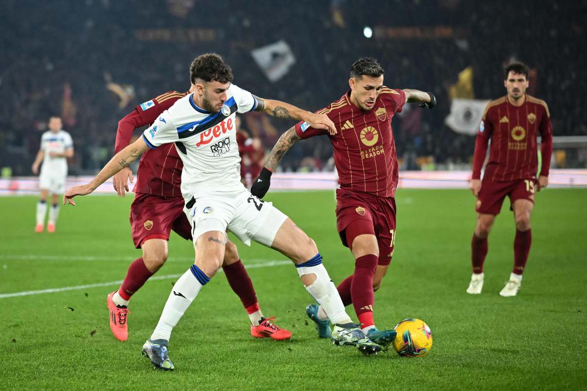 Paredes anticipa Ruggeri sul controllo di un pallone