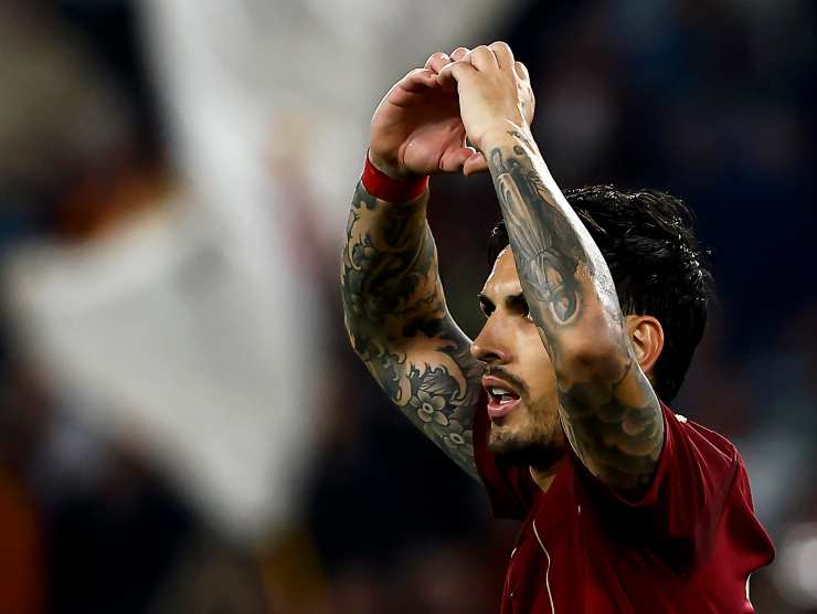 Paredes esulta facendo il cuore con le mani
