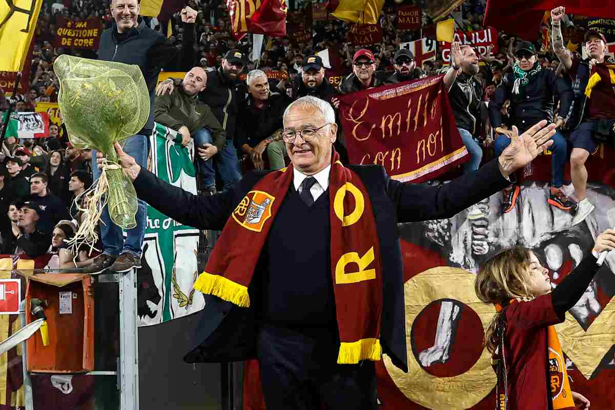 Claudio Ranieri festeggia sotto la Sud