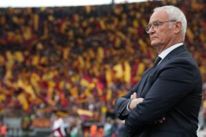 Claudio Ranieri osserva
