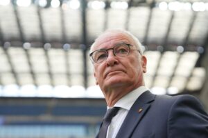 Claudio Ranieri osserva