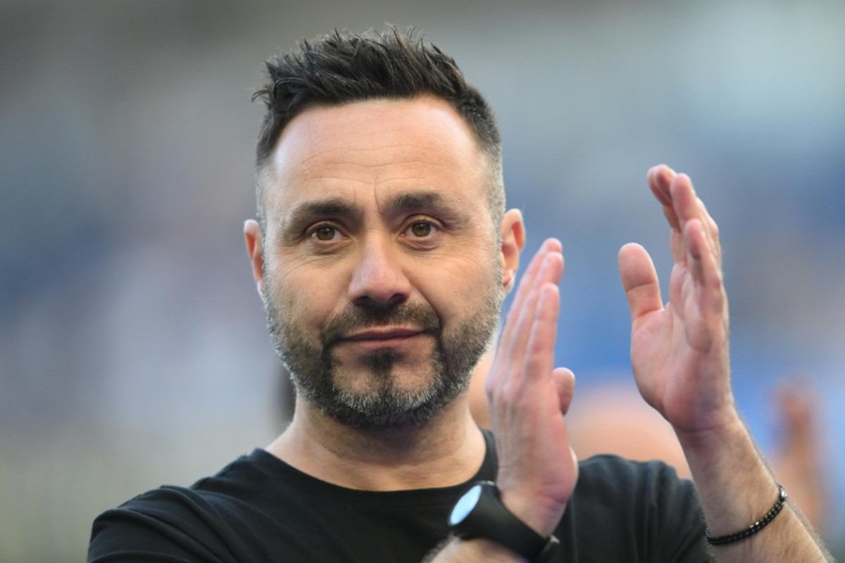 Roberto De Zerbi saluta i suoi tifosi