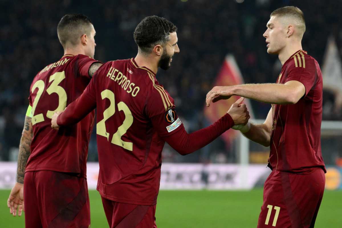 Hermoso e Dovbyk festeggiano un gol
