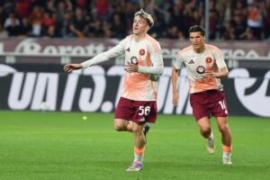 Saelemakers esulta dopo il gol al Torino in casa dei granata