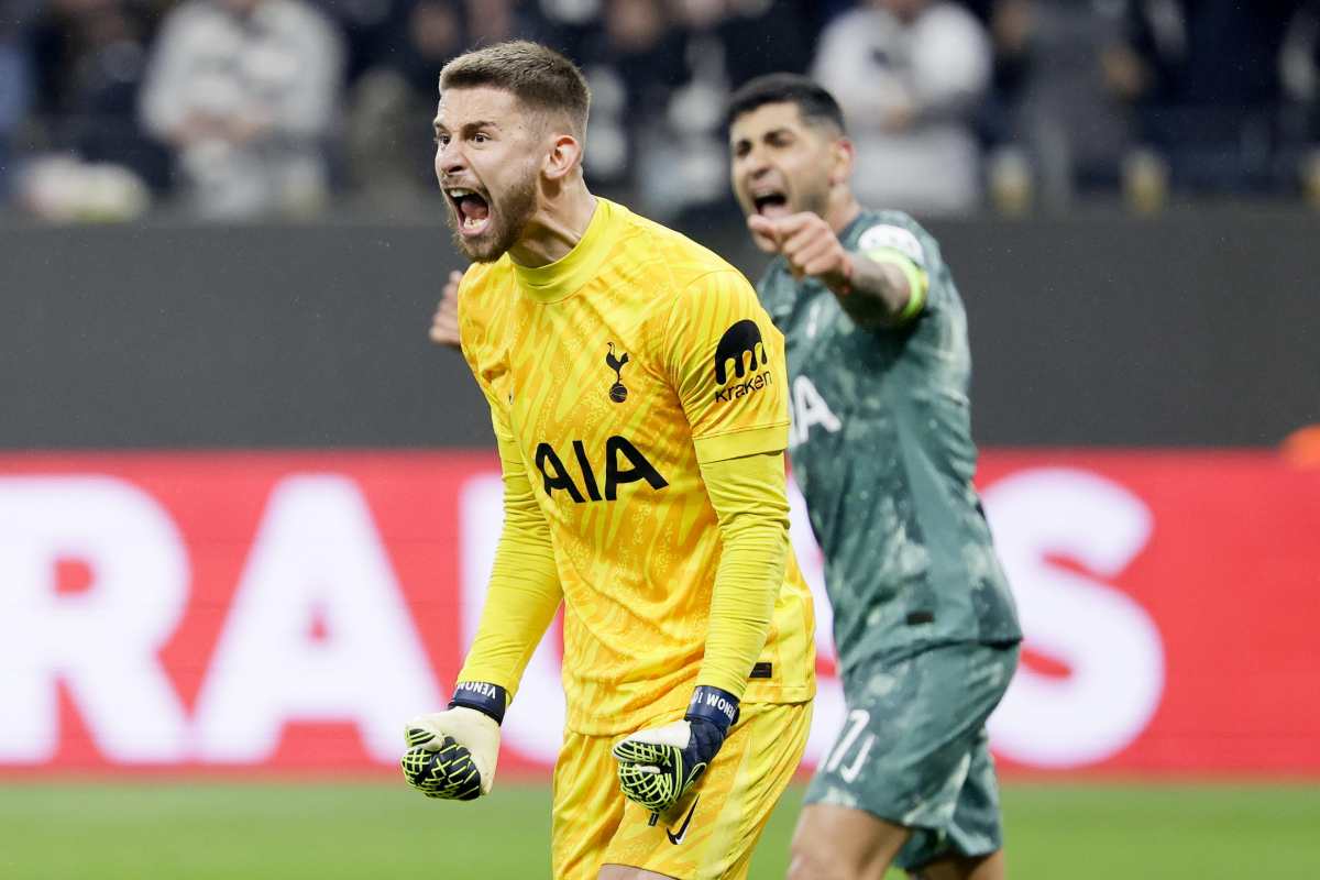 Vicario con la maglia del Tottenham