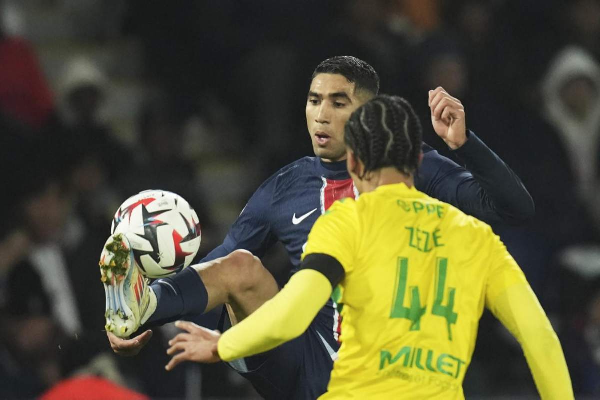 Zezé con la maglia del Nantes