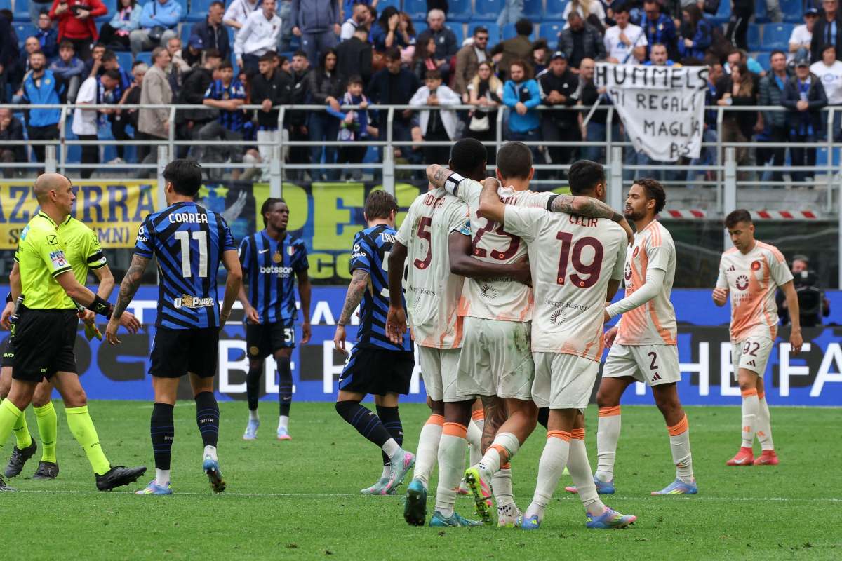Celik Mancini e Ndicka si abbracciano a San Siro