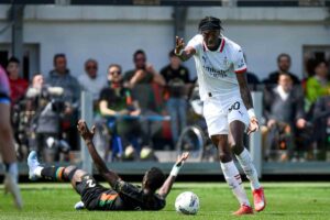 Abraham con la maglia del Milan