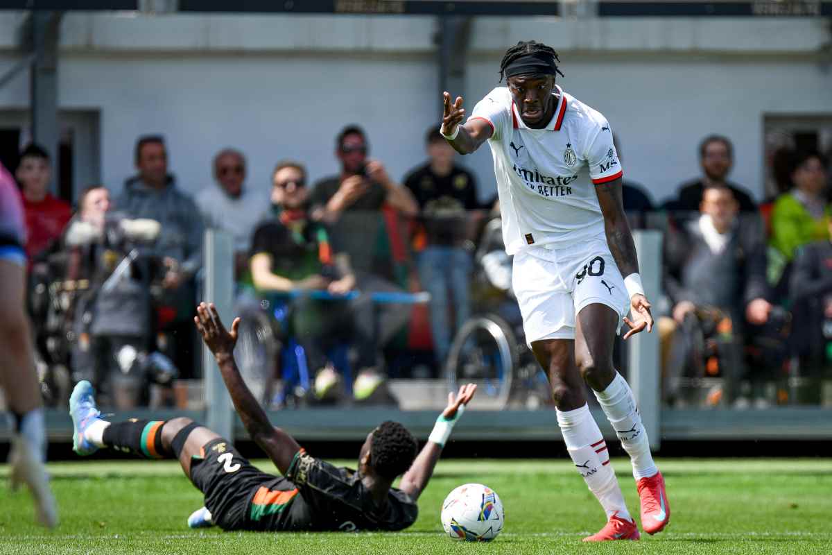 Abraham con la maglia del Milan