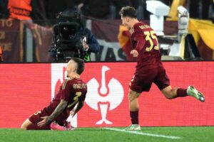 Angelino esulta dopo un gol