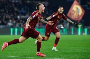 Angelino esulta dopo il gol al Napoli allo Stadio Olimpico