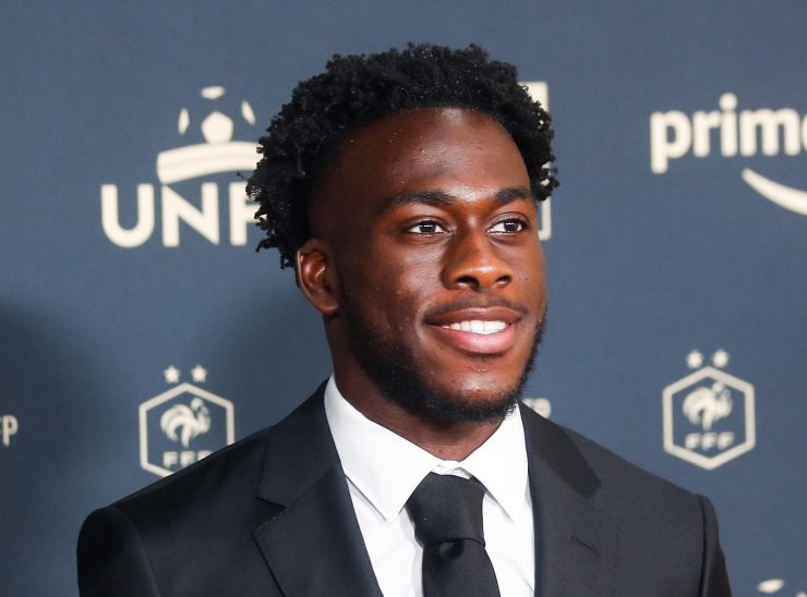 Arnaud Kalimuendo sorride alle telecamere