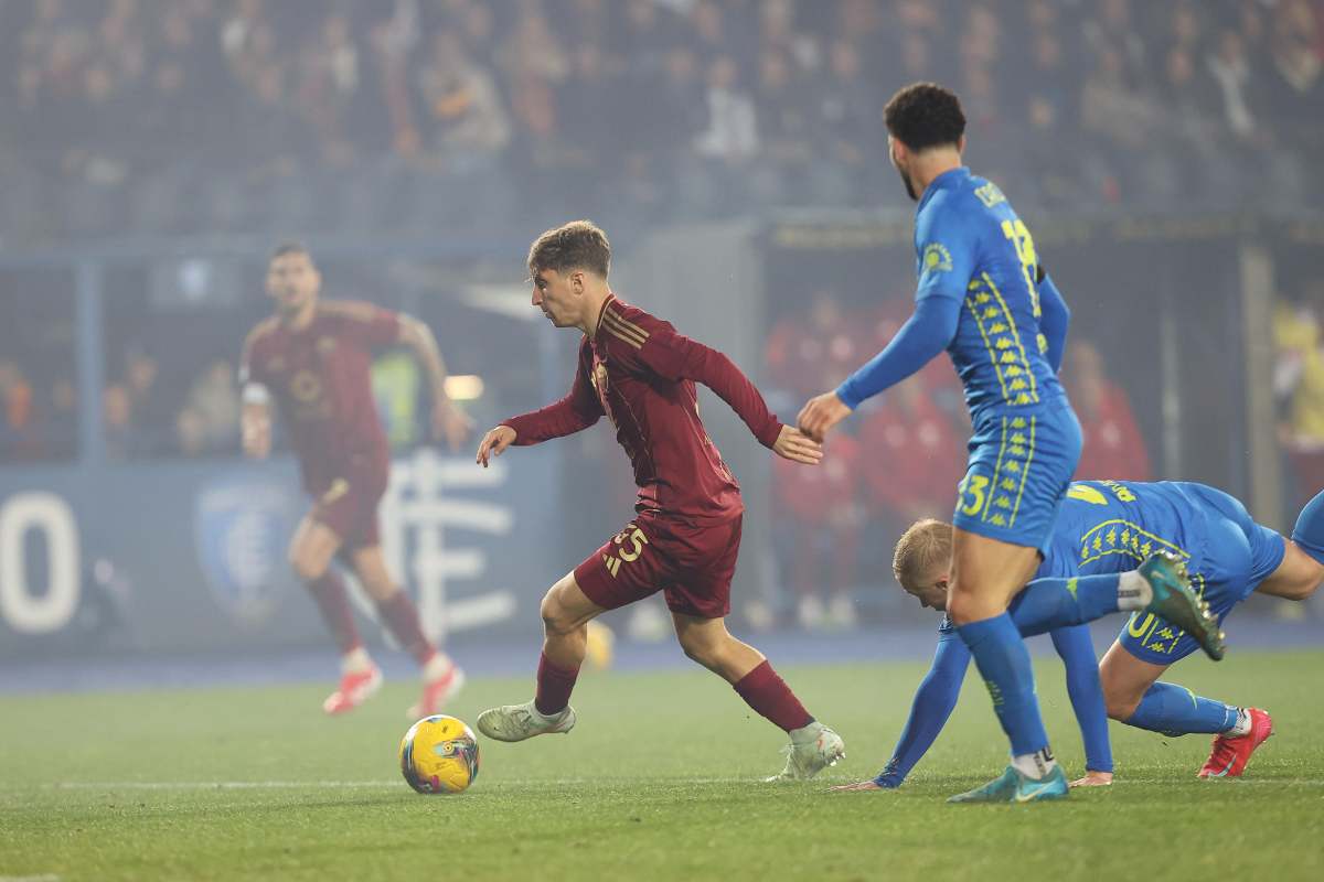 Tommaso Baldanzi conduce il pallone contro l'Empoli