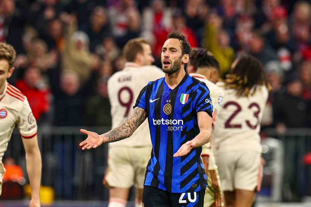 Calhanoglu con la maglia dell'Inter