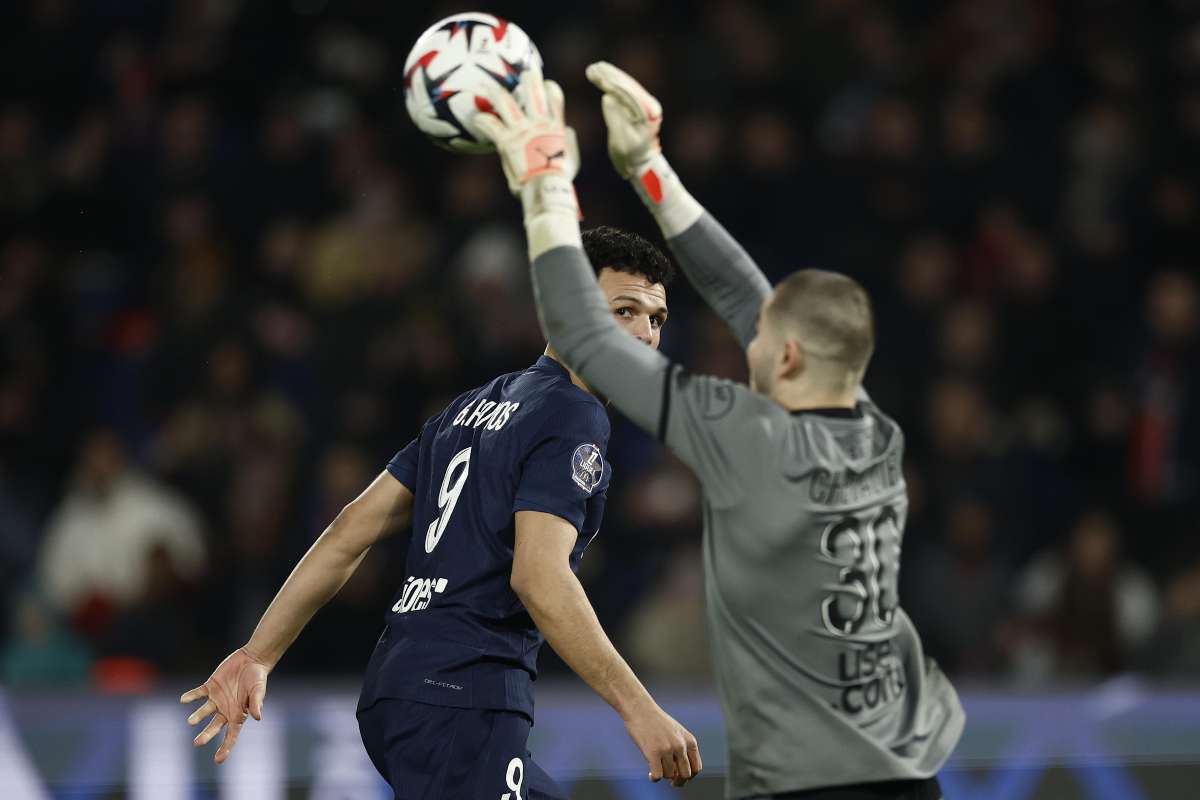 Lucas Chevalier contro il PSG