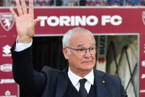 Claudio Ranieri saluta il pubblico di Torino