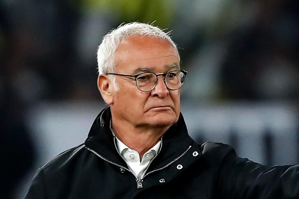 Claudio Ranieri concentrato durante un match